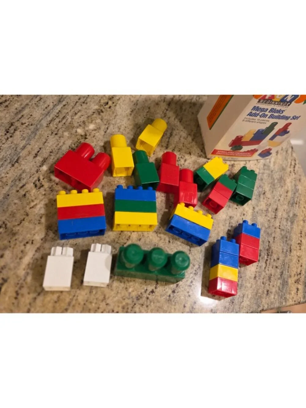 AVON FUN BEGINNINGS-BASIC BUILDING SET MEGA BLOKS  Vintage 30 Pieces